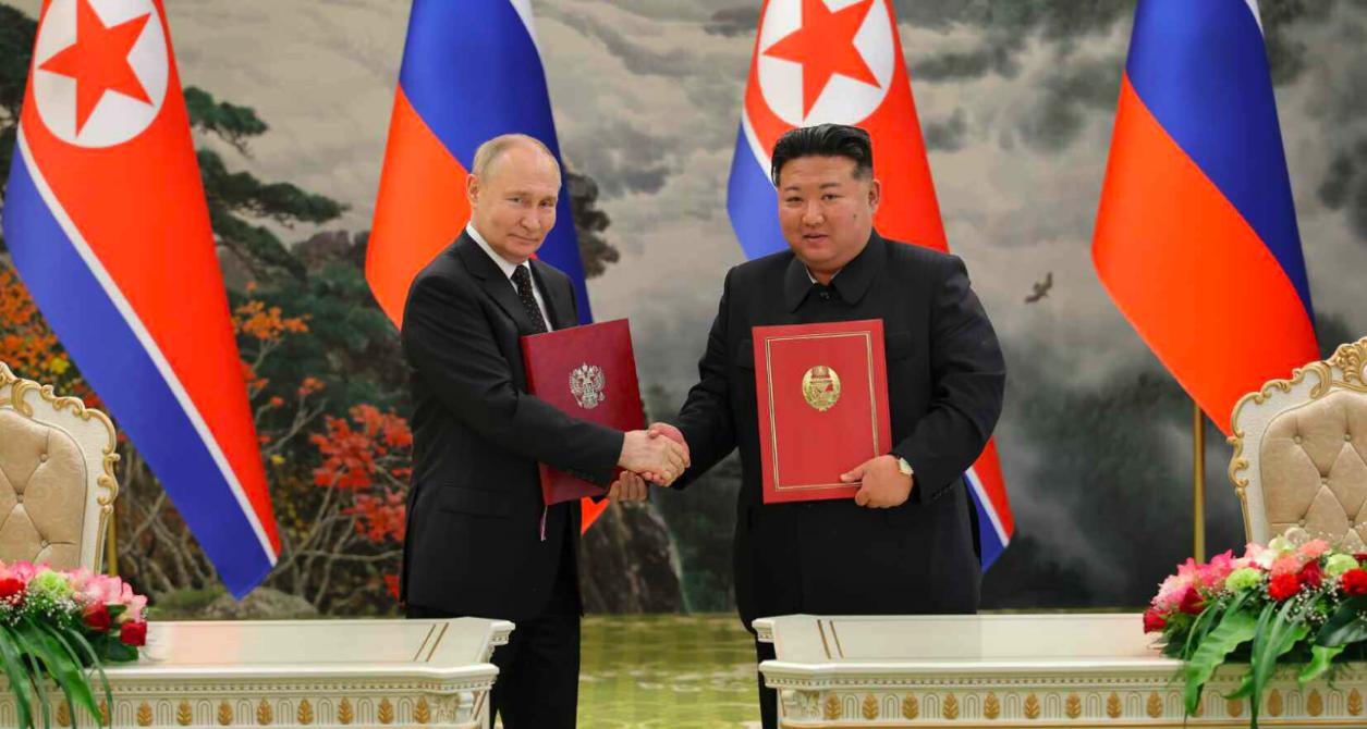 2024년 6월 19일 평양에서 포괄적 전략적 동반자관계 조약에 서명한 푸틴 대통령과 김정은 국무위원장